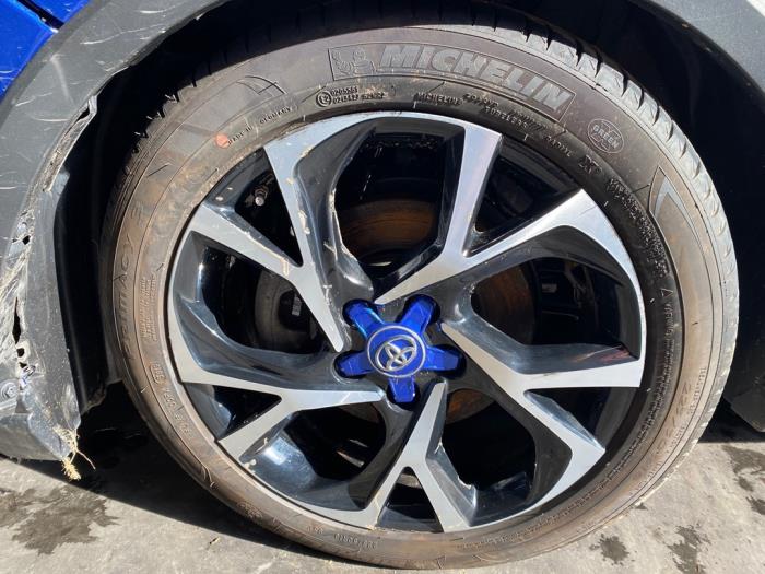 Toyota C-HR 1.8 16V Hybrid Sloopvoertuig (2019, Blauw)