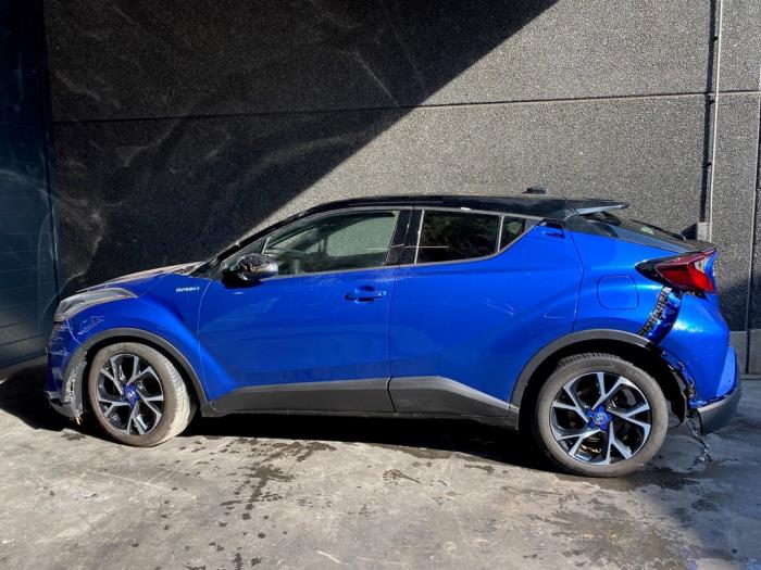 Toyota C-HR 1.8 16V Hybrid Sloopvoertuig (2019, Blauw)