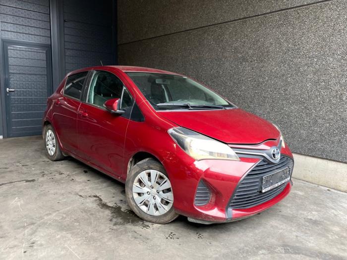 Toyota Yaris III 1.33 16V Dual VVT-I Sloopvoertuig (2017, Rood)