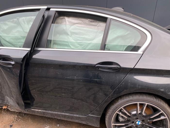 BMW 5 serie 523i 2.0 TwinPower Turbo 16V Sloopvoertuig (2020, Zwart)