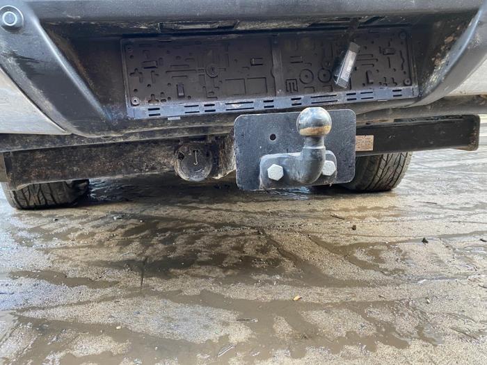 Nissan NP 300 Navara 2.3 dCi twinturbo 16V 4x4 Sloopvoertuig (2021, Bruin)