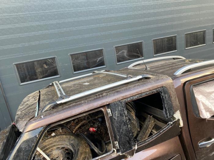 Nissan NP 300 Navara 2.3 dCi twinturbo 16V 4x4 Sloopvoertuig (2021, Bruin)