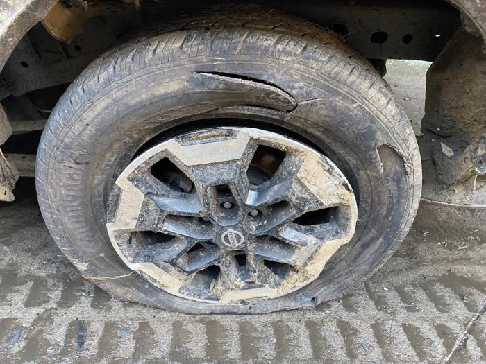 Nissan NP 300 Navara 2.3 dCi twinturbo 16V 4x4 Sloopvoertuig (2021, Bruin)