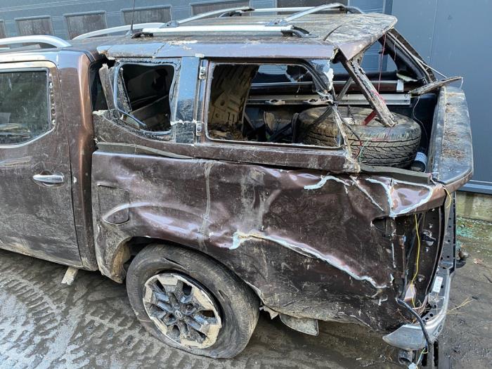 Nissan NP 300 Navara 2.3 dCi twinturbo 16V 4x4 Sloopvoertuig (2021, Bruin)