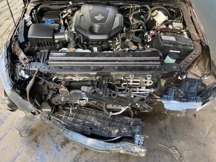 Nissan NP 300 Navara 2.3 dCi twinturbo 16V 4x4 Sloopvoertuig (2021, Bruin)