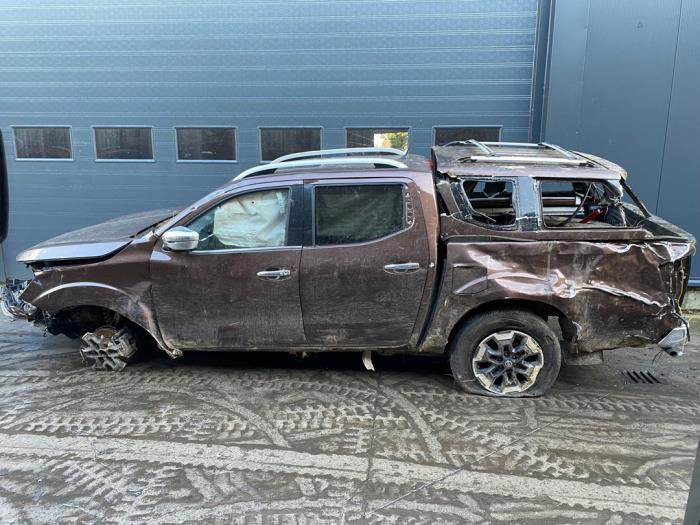 Nissan NP 300 Navara 2.3 dCi twinturbo 16V 4x4 Sloopvoertuig (2021, Bruin)