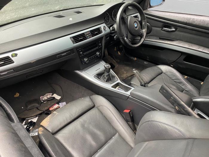 BMW 3 serie 320i 16V Sloopvoertuig (2009, Donker, Grijs)