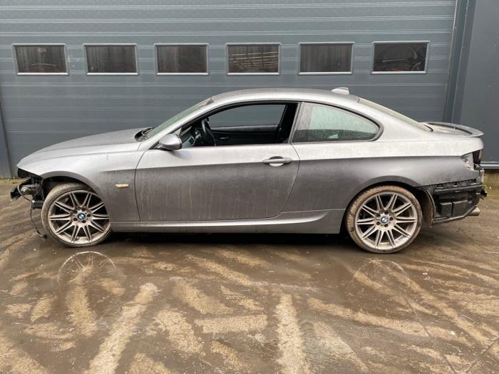 BMW 3 serie 320i 16V Sloopvoertuig (2009, Donker, Grijs)