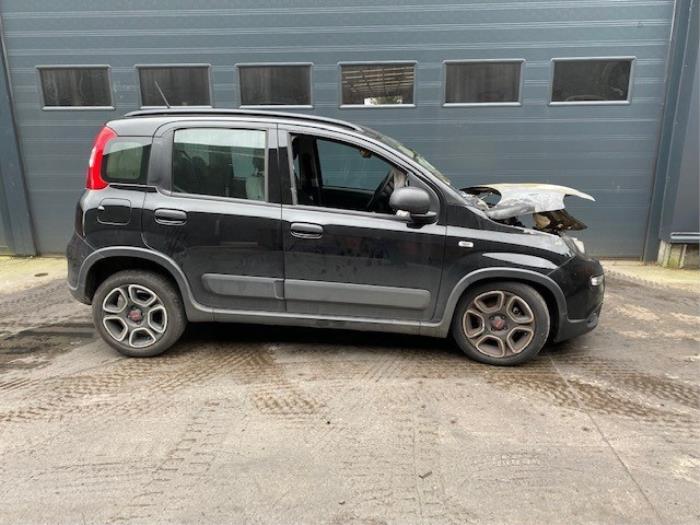 Fiat Panda/Pandina 0.9 TwinAir 60 Sloopvoertuig (2021, Zwart)