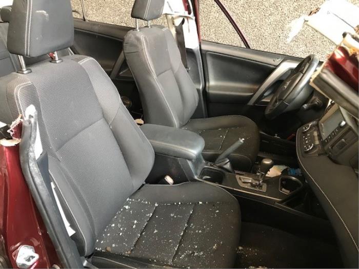 Toyota RAV4 2.5 Hybrid 16V VVT-i 4x4 Sloopvoertuig (2016, Bordeaux)