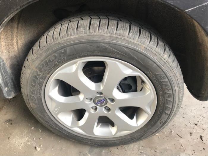 Volvo XC60 I 2.4 D3 20V Sloopvoertuig (2010, Metallic, Zwart)