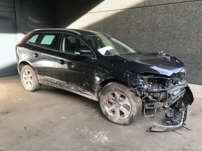 Volvo XC60 I 2.4 D3 20V Sloopvoertuig (2010, Metallic, Zwart)