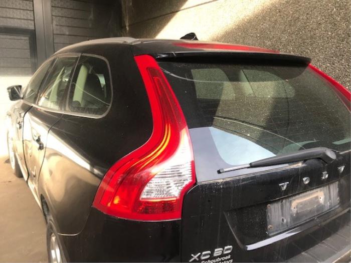 Volvo XC60 I 2.4 D3 20V Sloopvoertuig (2010, Metallic, Zwart)