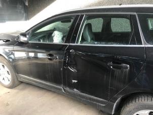 Volvo XC60 I 2.4 D3 20V Sloopvoertuig (2010, Metallic, Zwart)