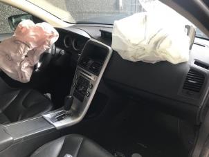 Volvo XC60 I 2.4 D3 20V Sloopvoertuig (2010, Metallic, Zwart)