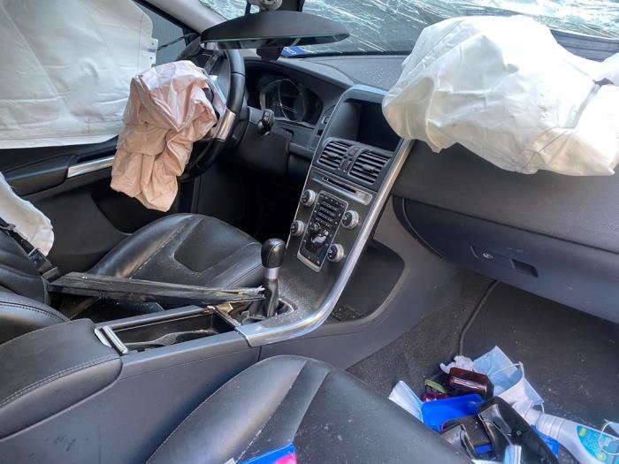 Volvo XC60 I 2.0 D3 20V Sloopvoertuig (2015, Donker, Grijs)