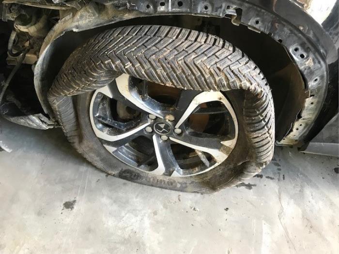 Citroen DS 7 Crossback 1.5 BlueHDI 130 Sloopvoertuig (2018, Metallic, Zwart)