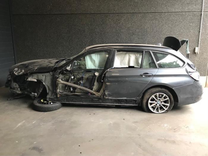 BMW 3 serie Touring 318d 2.0 16V Sloopvoertuig (2017, Donker, Grijs)
