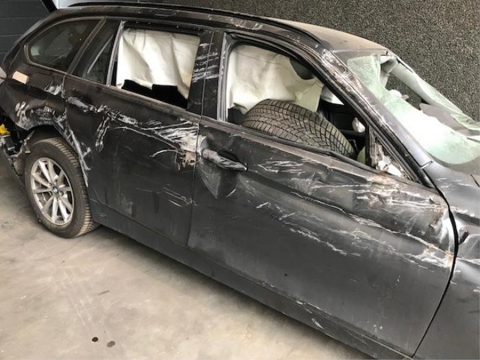 BMW 3 serie Touring 318d 2.0 16V Sloopvoertuig (2017, Donker, Grijs)