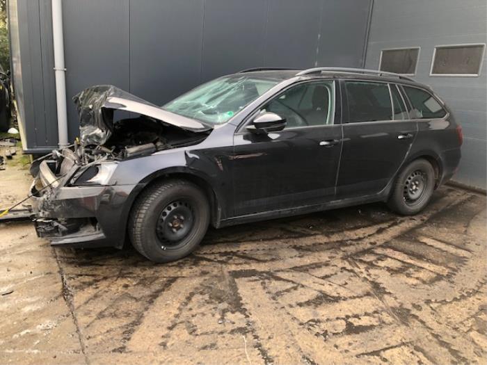 Skoda Octavia Combi 1.6 TDI 16V Sloopvoertuig (2019, Metallic, Zwart)