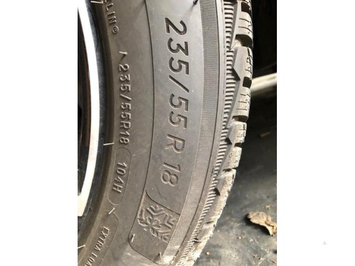 Volvo XC40 2.0 B3 16V Mild Hybrid Sloopvoertuig (2022, Zilver)