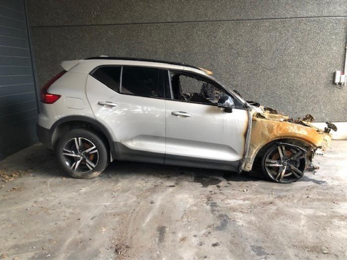 Volvo XC40 2.0 B3 16V Mild Hybrid Sloopvoertuig (2022, Zilver)