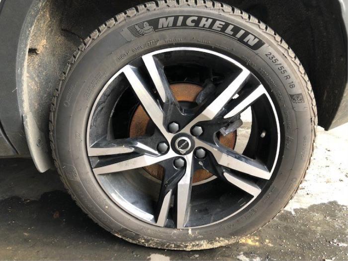 Volvo XC40 2.0 B3 16V Mild Hybrid Sloopvoertuig (2022, Zilver)