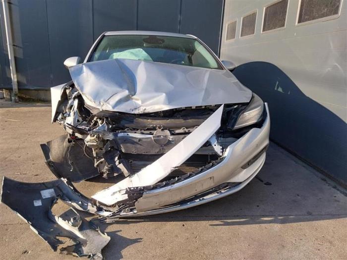 Opel Astra K 1.0 Turbo 12V Sloopvoertuig (2018, Licht, Zilvergrijs)