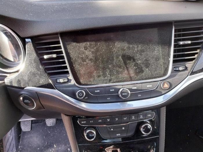 Opel Astra K 1.0 Turbo 12V Sloopvoertuig (2018, Licht, Zilvergrijs)