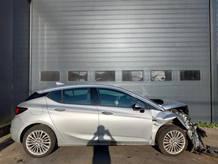 Opel Astra K 1.0 Turbo 12V Sloopvoertuig (2018, Licht, Zilvergrijs)
