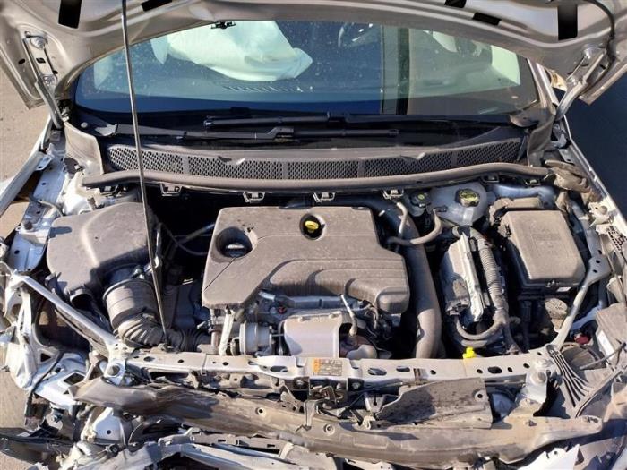 Opel Astra K 1.0 Turbo 12V Sloopvoertuig (2018, Licht, Zilvergrijs)