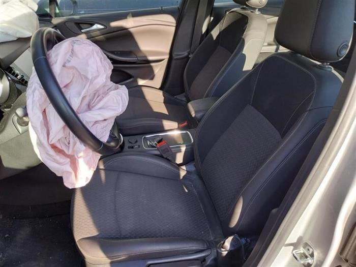 Opel Astra K 1.0 Turbo 12V Sloopvoertuig (2018, Licht, Zilvergrijs)