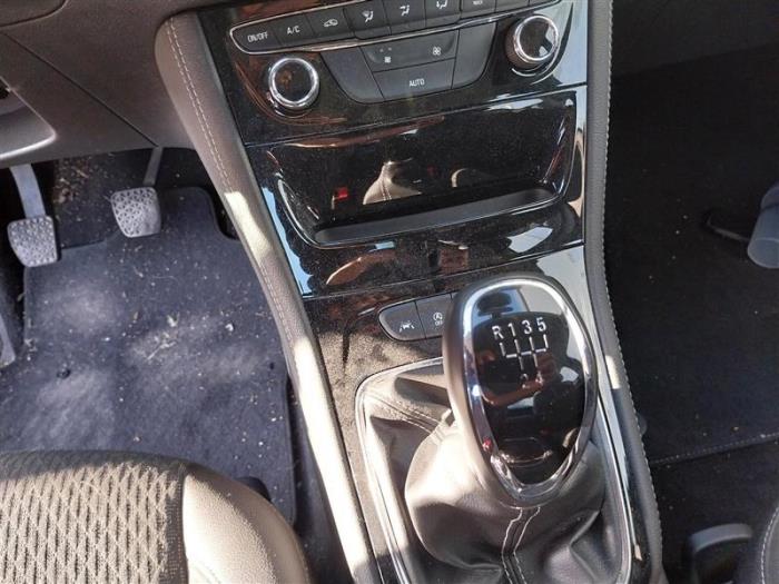 Opel Astra K 1.0 Turbo 12V Sloopvoertuig (2018, Licht, Zilvergrijs)