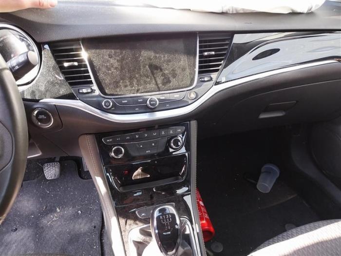 Opel Astra K 1.0 Turbo 12V Sloopvoertuig (2018, Licht, Zilvergrijs)