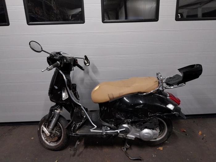 Piaggio Sloopvoertuig (2017, Zwart)