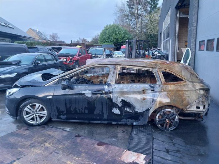 Opel Astra K Sports Tourer 1.6 CDTI 110 16V Sloopvoertuig (2017, Zwart)