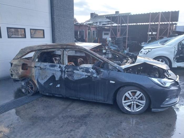 Opel Astra K Sports Tourer 1.6 CDTI 110 16V Sloopvoertuig (2017, Zwart)