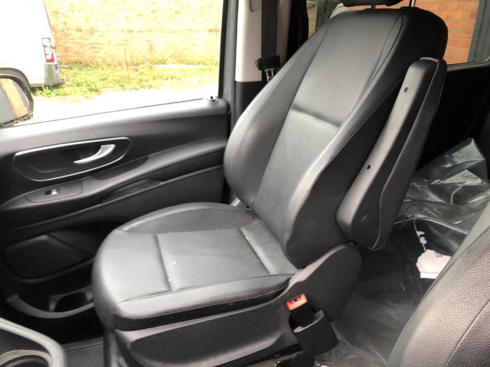 Mercedes Vito 2.0 114 CDI 16V Sloopvoertuig (2020, Donker, Grijs)