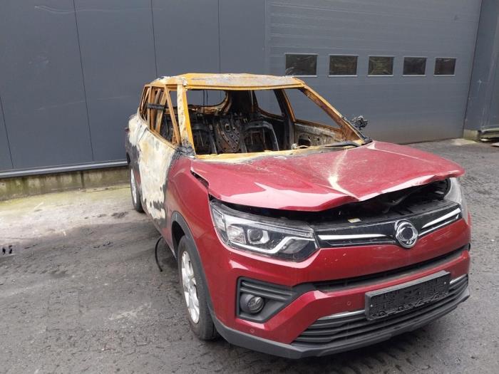 Ssang Yong Tivoli 1.2 T-GDi 12V 2WD Sloopvoertuig (2023, Rood)