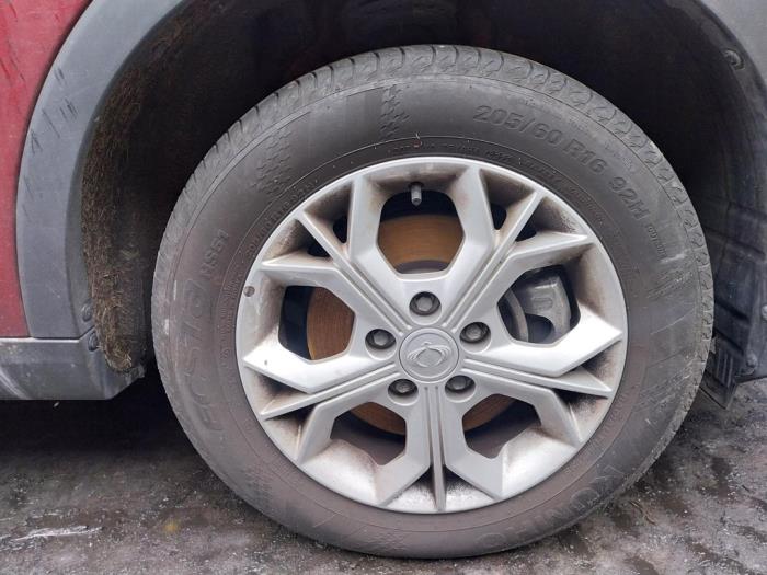 Ssang Yong Tivoli 1.2 T-GDi 12V 2WD Sloopvoertuig (2023, Rood)