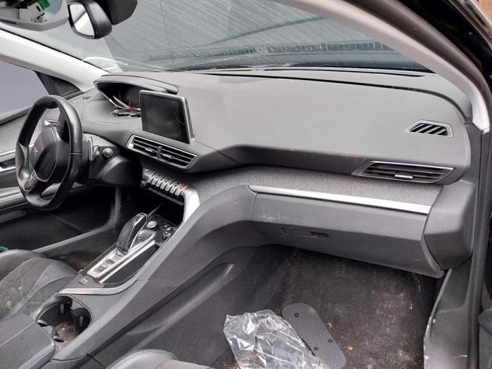 Peugeot 5008 II 1.5 BlueHDi 130 Sloopvoertuig (2018, Zwart)