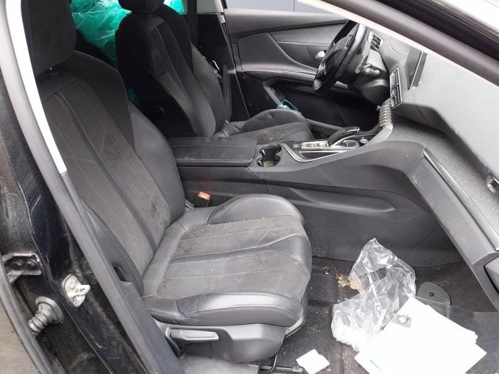 Peugeot 5008 II 1.5 BlueHDi 130 Sloopvoertuig (2018, Zwart)