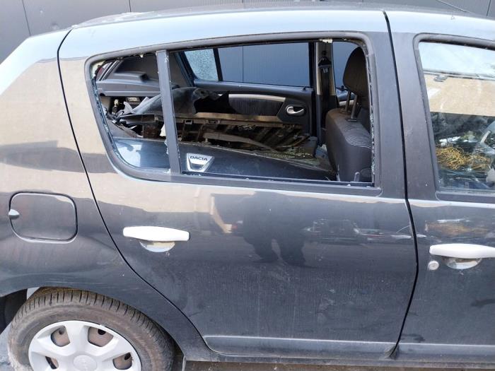 Dacia Sandero I 1.2 16V Sloopvoertuig (2010, Donker, Grijs)