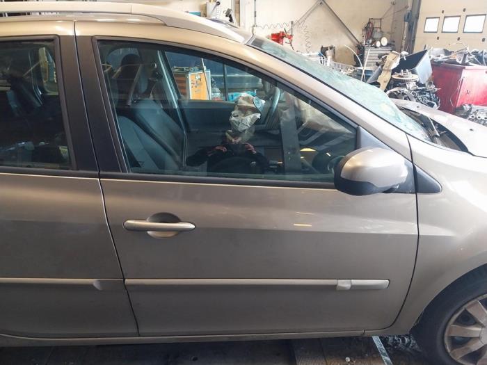 Renault Clio III Estate/Grandtour 1.5 dCi FAP Sloopvoertuig (2012, Beige)