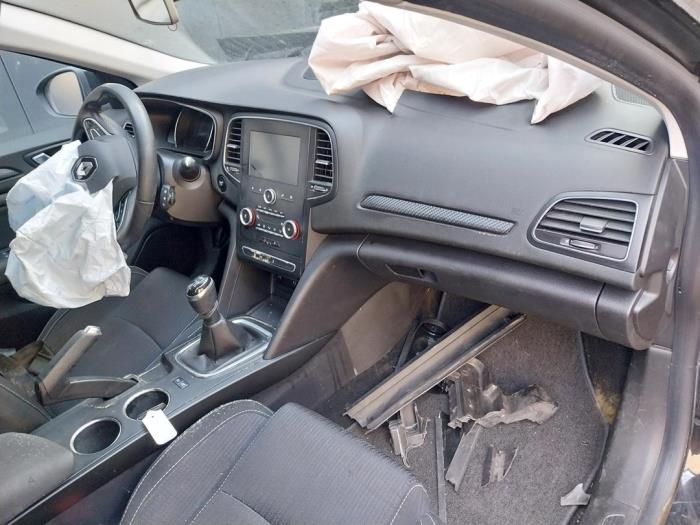 Renault Megane Sloopvoertuig (2017, Zwart)