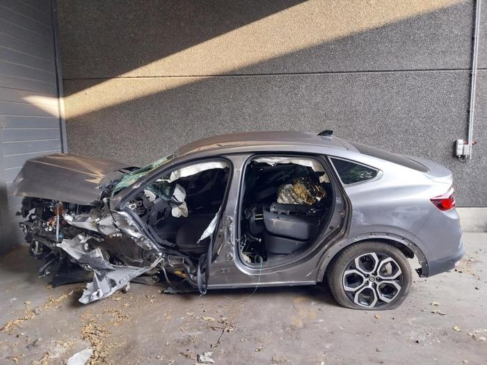 Renault Arkana 1.6 E-Tech 145 16V Sloopvoertuig (2022, Grijs)