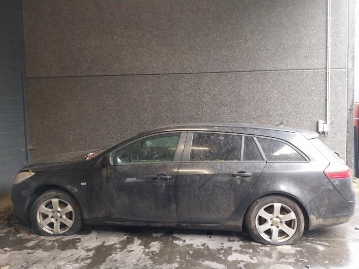 Opel Insignia Sports Tourer 2.0 CDTI 16V 130 ecoFLEX Sloopvoertuig (2009, Zwart)