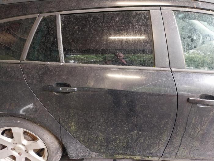 Opel Insignia Sports Tourer 2.0 CDTI 16V 130 ecoFLEX Sloopvoertuig (2009, Zwart)