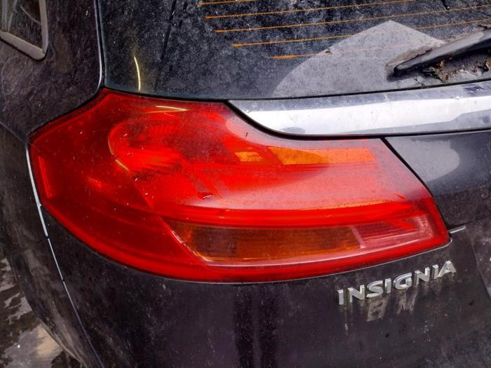 Opel Insignia Sports Tourer 2.0 CDTI 16V 130 ecoFLEX Sloopvoertuig (2009, Zwart)