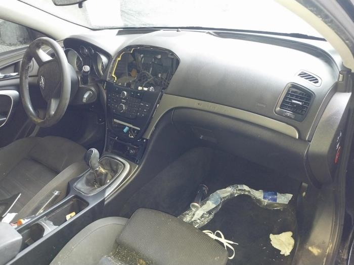 Opel Insignia Sports Tourer 2.0 CDTI 16V 130 ecoFLEX Sloopvoertuig (2009, Zwart)